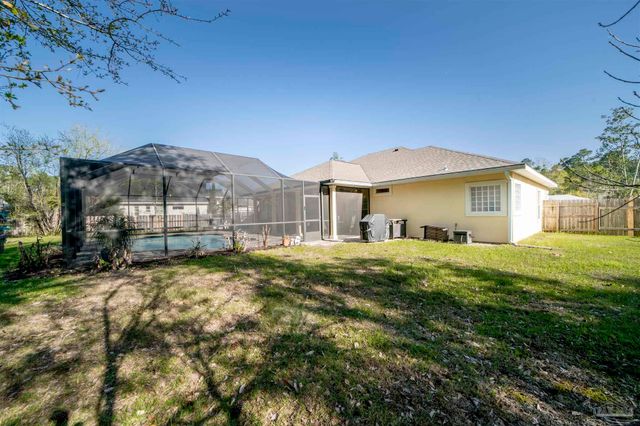 3273 Mcmillan Creek Dr, Milton, FL 32583