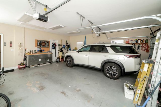 3273 Mcmillan Creek Dr, Milton, FL 32583