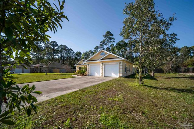 3273 Mcmillan Creek Dr, Milton, FL 32583