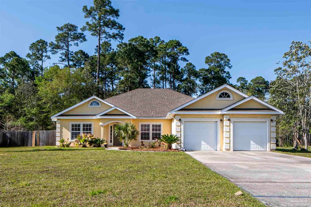 3273 Mcmillan Creek Dr, Milton, FL 32583