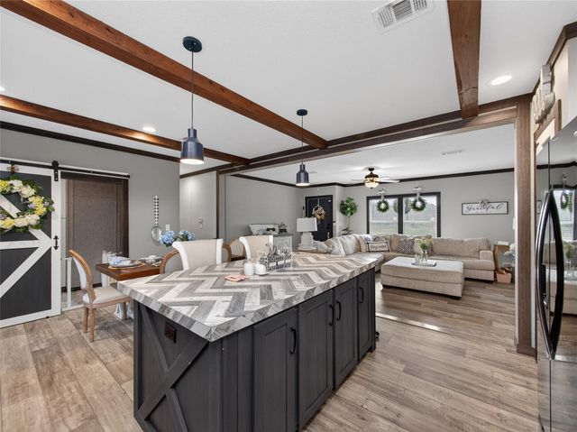 1686 FM 2104, Paige, TX 78659