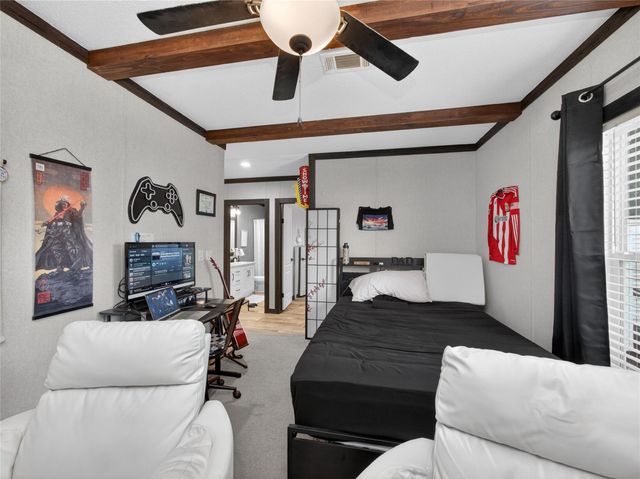 1686 FM 2104, Paige, TX 78659