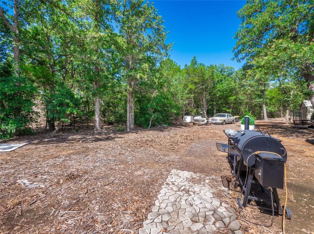 1686 FM 2104, Paige, TX 78659