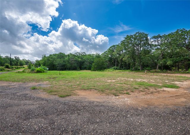 1686 FM 2104, Paige, TX 78659