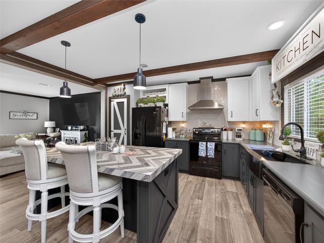 1686 FM 2104, Paige, TX 78659