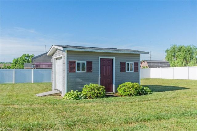 221 Estelle Drive, Lexington, NC 27295
