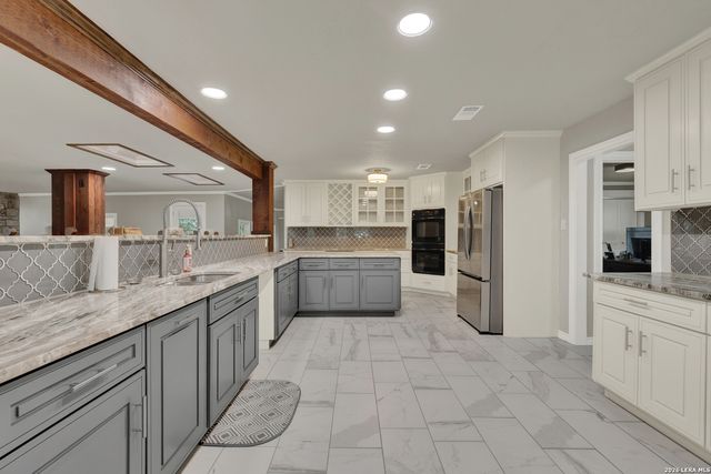 8738 GARDEN RIDGE DR, San Antonio, TX 78266