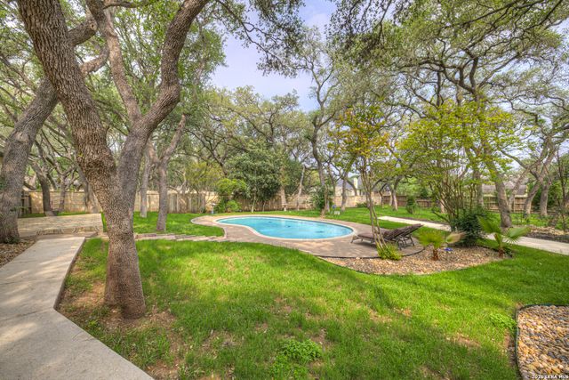 8738 GARDEN RIDGE DR, San Antonio, TX 78266