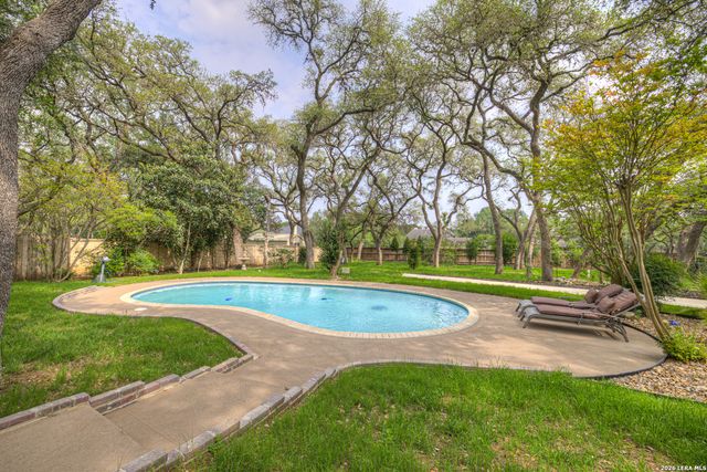 8738 GARDEN RIDGE DR, San Antonio, TX 78266