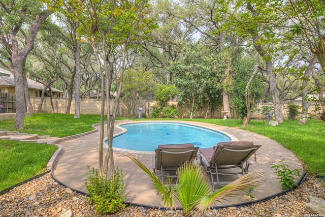 8738 GARDEN RIDGE DR, San Antonio, TX 78266