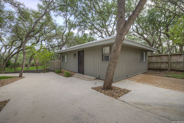 8738 GARDEN RIDGE DR, San Antonio, TX 78266