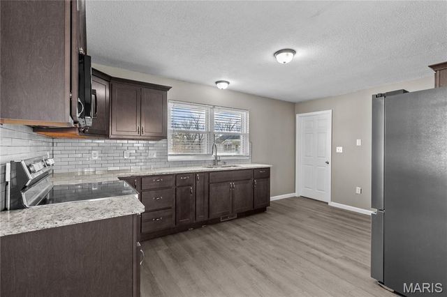 130 E Oak Street, St Clair, MO 63077