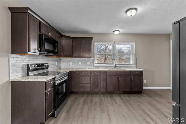 130 E Oak Street, St Clair, MO 63077