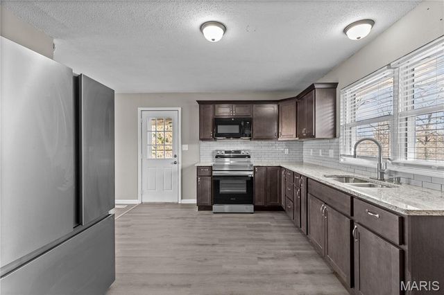 130 E Oak Street, St Clair, MO 63077