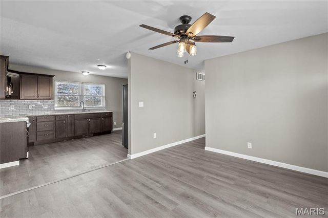 130 E Oak Street, St Clair, MO 63077