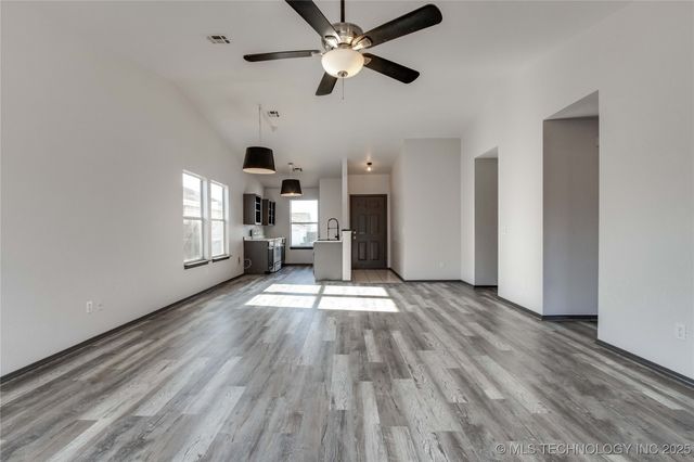 1000 Edinburg Drive, Yukon, OK 73099