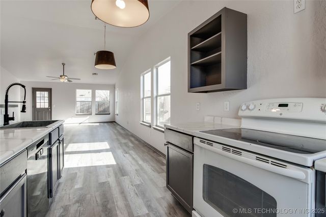 1000 Edinburg Drive, Yukon, OK 73099