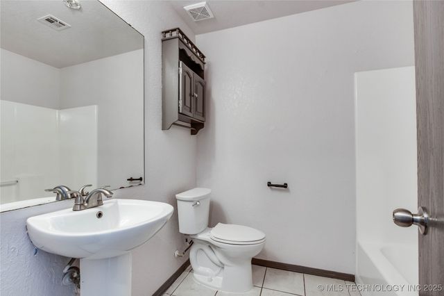 1000 Edinburg Drive, Yukon, OK 73099