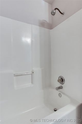 1000 Edinburg Drive, Yukon, OK 73099