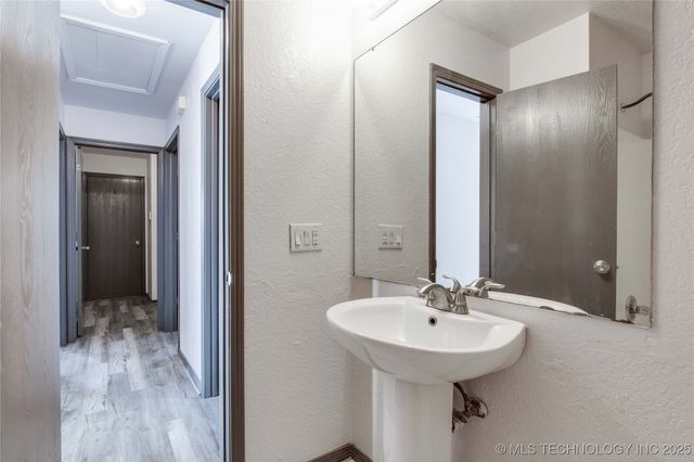 1000 Edinburg Drive, Yukon, OK 73099