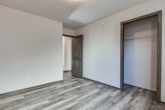 1000 Edinburg Drive, Yukon, OK 73099