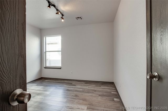 1000 Edinburg Drive, Yukon, OK 73099