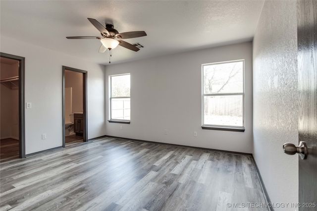 1000 Edinburg Drive, Yukon, OK 73099