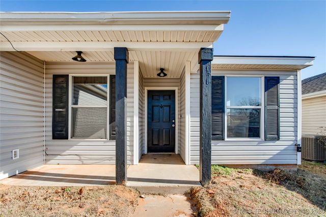 1000 Edinburg Drive, Yukon, OK 73099