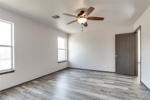 1000 Edinburg Drive, Yukon, OK 73099