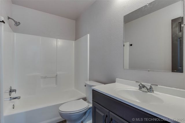 1000 Edinburg Drive, Yukon, OK 73099