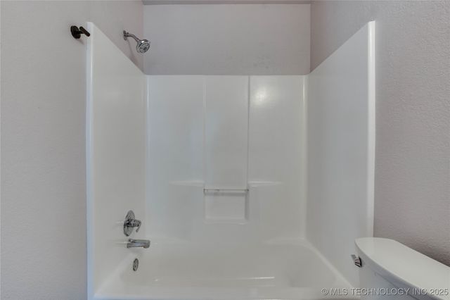 1000 Edinburg Drive, Yukon, OK 73099