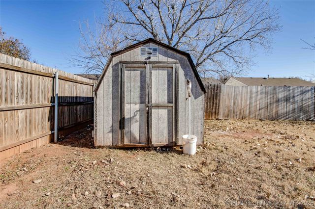 1000 Edinburg Drive, Yukon, OK 73099