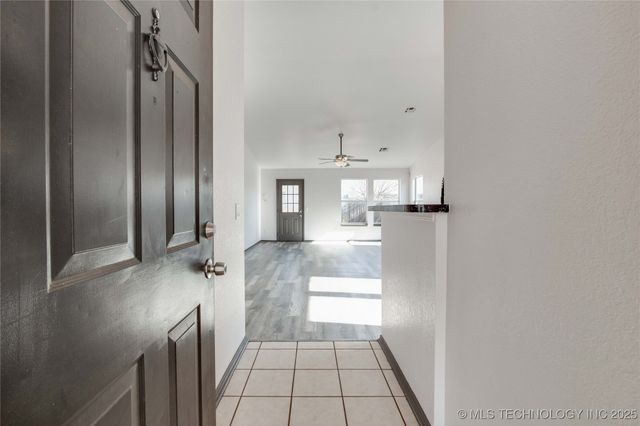 1000 Edinburg Drive, Yukon, OK 73099