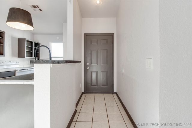 1000 Edinburg Drive, Yukon, OK 73099