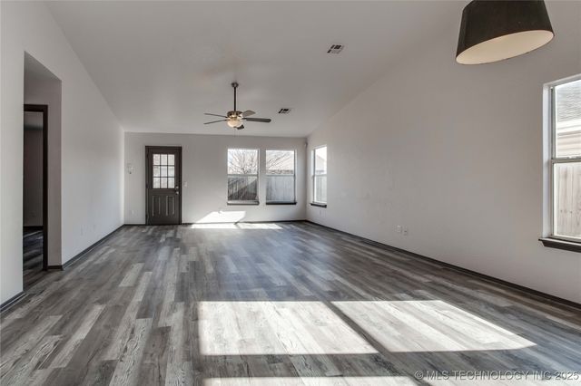 1000 Edinburg Drive, Yukon, OK 73099