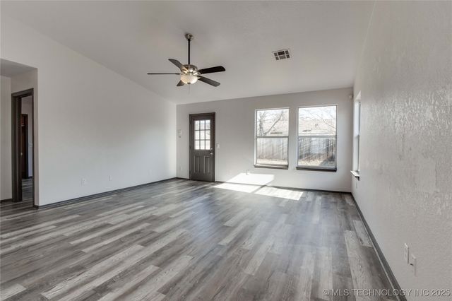 1000 Edinburg Drive, Yukon, OK 73099