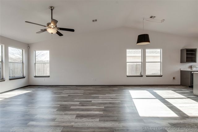 1000 Edinburg Drive, Yukon, OK 73099