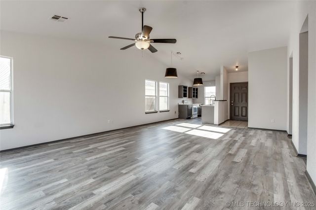 1000 Edinburg Drive, Yukon, OK 73099