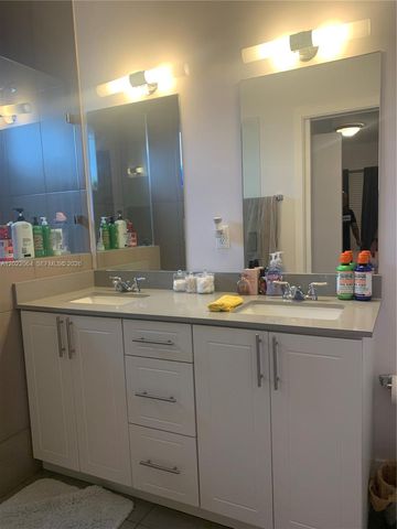 810 E 32nd St 810, Hialeah, FL 33013