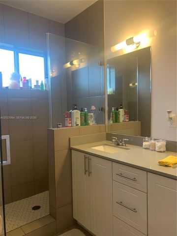 810 E 32nd St 810, Hialeah, FL 33013