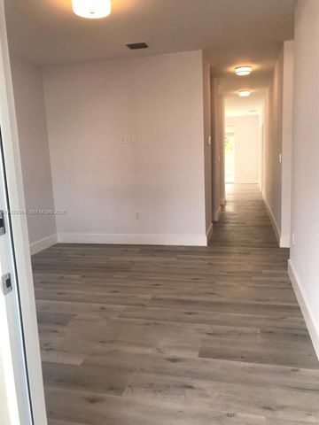 810 E 32nd St 810, Hialeah, FL 33013
