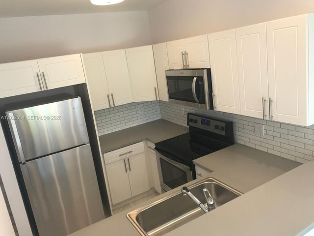 810 E 32nd St 810, Hialeah, FL 33013