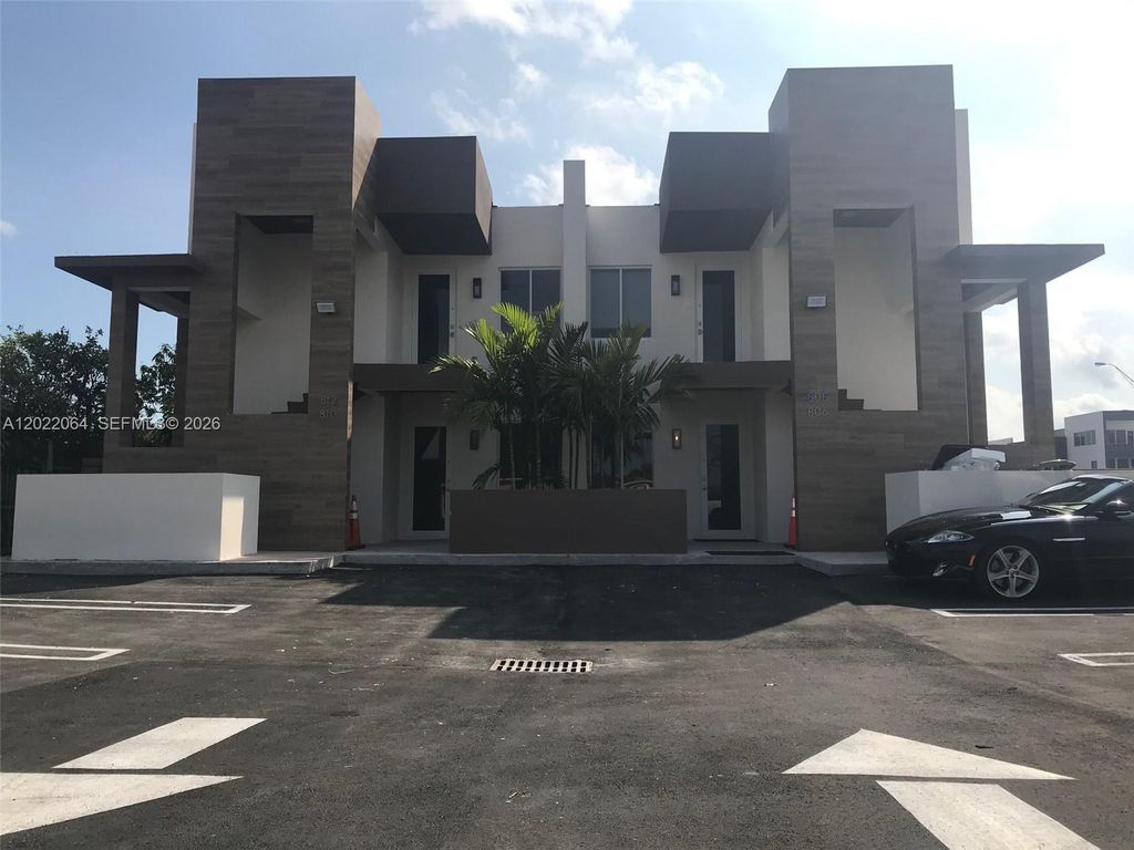 810 E 32nd St 810, Hialeah, FL 33013
