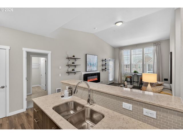 16441 Nw CHADWICK Way 303, Portland, OR 97229