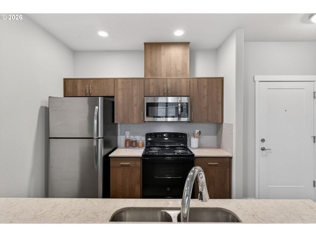 16441 Nw CHADWICK Way 303, Portland, OR 97229