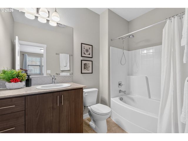 16441 Nw CHADWICK Way 303, Portland, OR 97229