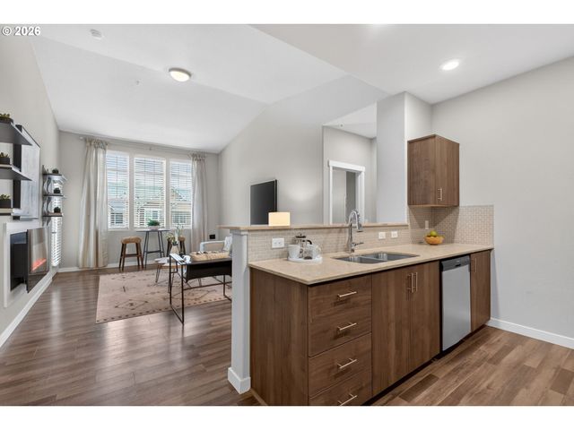 16441 Nw CHADWICK Way 303, Portland, OR 97229