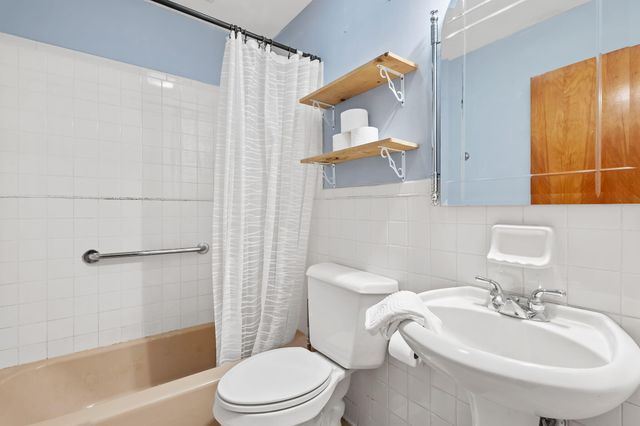 228 Weblos Trail, Valparaiso, IN 46385