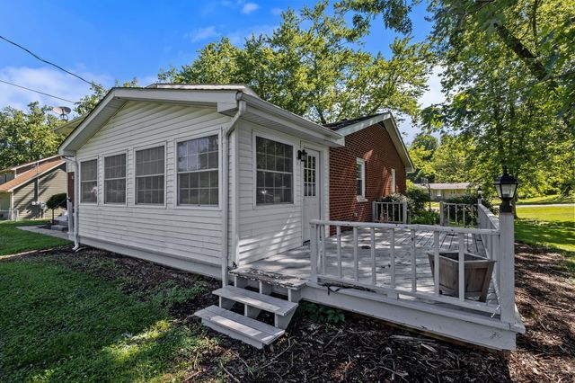 228 Weblos Trail, Valparaiso, IN 46385