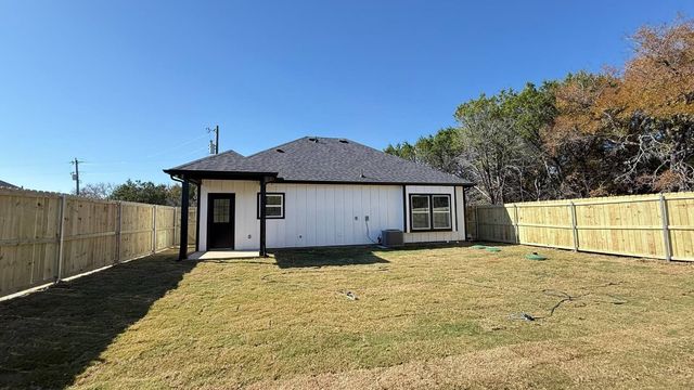 2615 Creekview Drive, Granbury, TX 76048